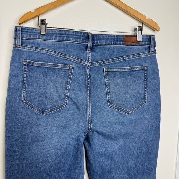 Lands’ End Denim Jeans Women’s Size 18 Inseam 30” Straight Leg High Rise - Picture 7 of 15